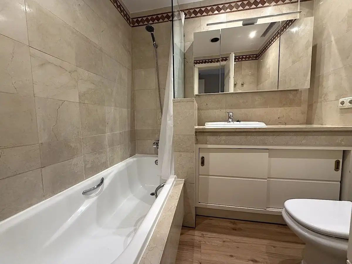 Bathroom of Apartments for rent in Marbella  with Air Conditioner, Heating and Terrace