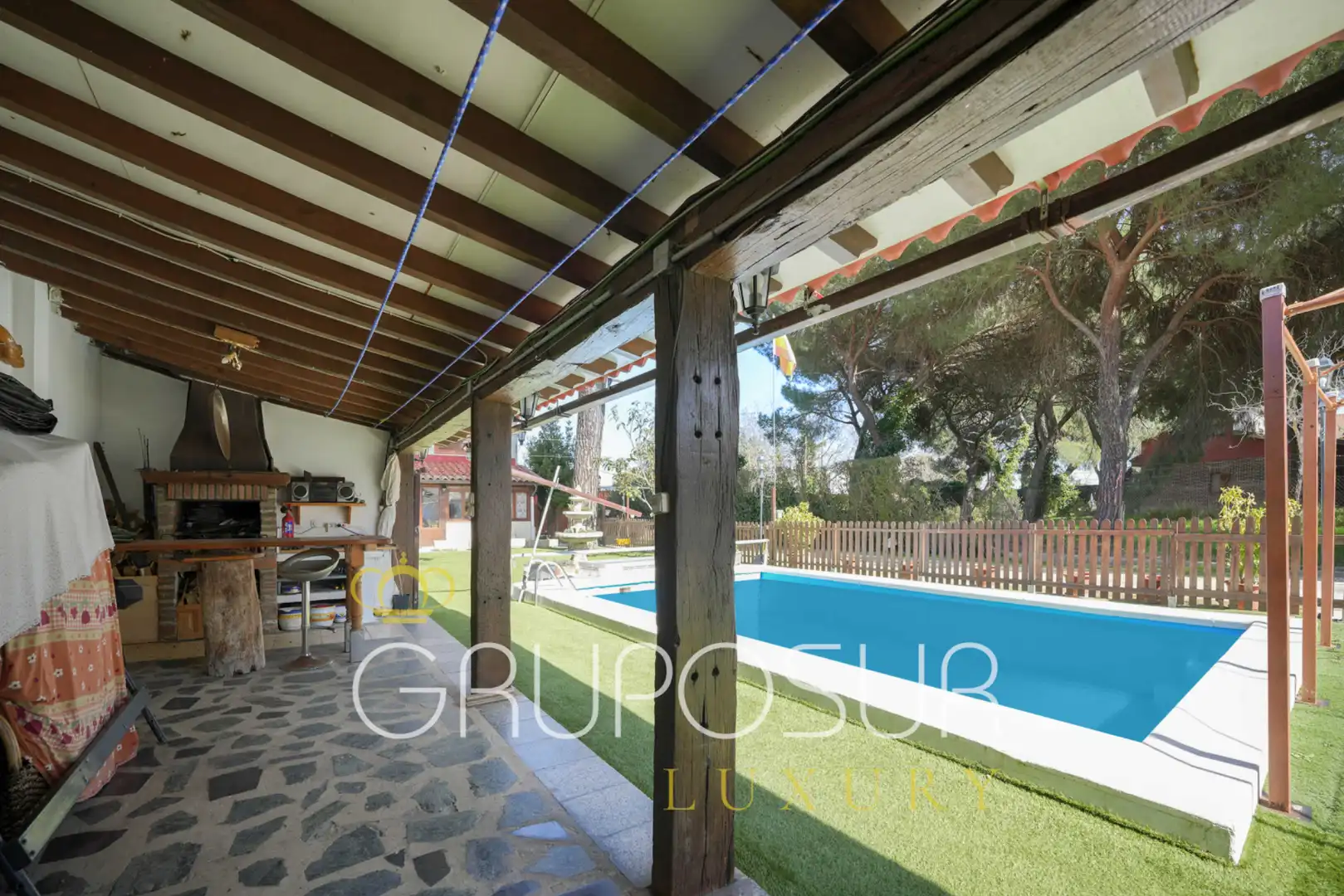 Piscina de Casa adosada en venda en Valladolid amb Calefacció, Jardí privat i Parquet