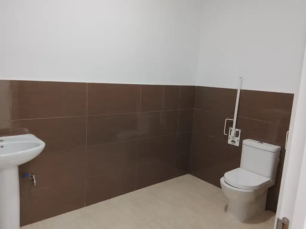 Badezimmer von Geschaftsraum zur Miete in Puertollano mit Klimaanlage
