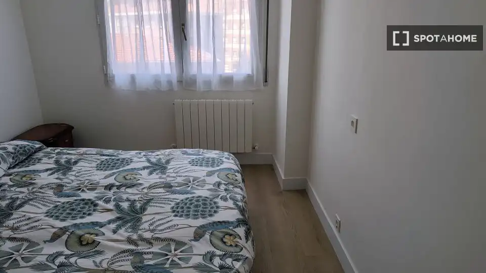 Bedroom of Flat for share in Bilbao   with Air Conditioner, Terrace and Furnished