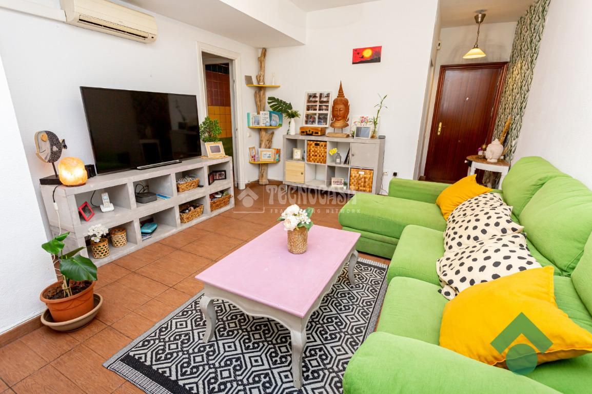 Sala d'estar de Pis en venda en Algeciras amb Aire condicionat, Terrassa i Balcó