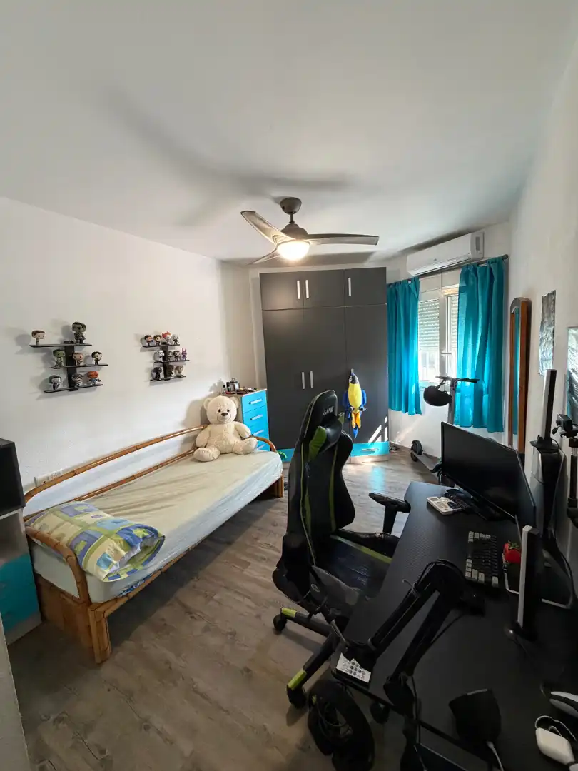 Habitación de Piso en venta en La Línea de la Concepción con Aire acondicionado, Terraza y Amueblado