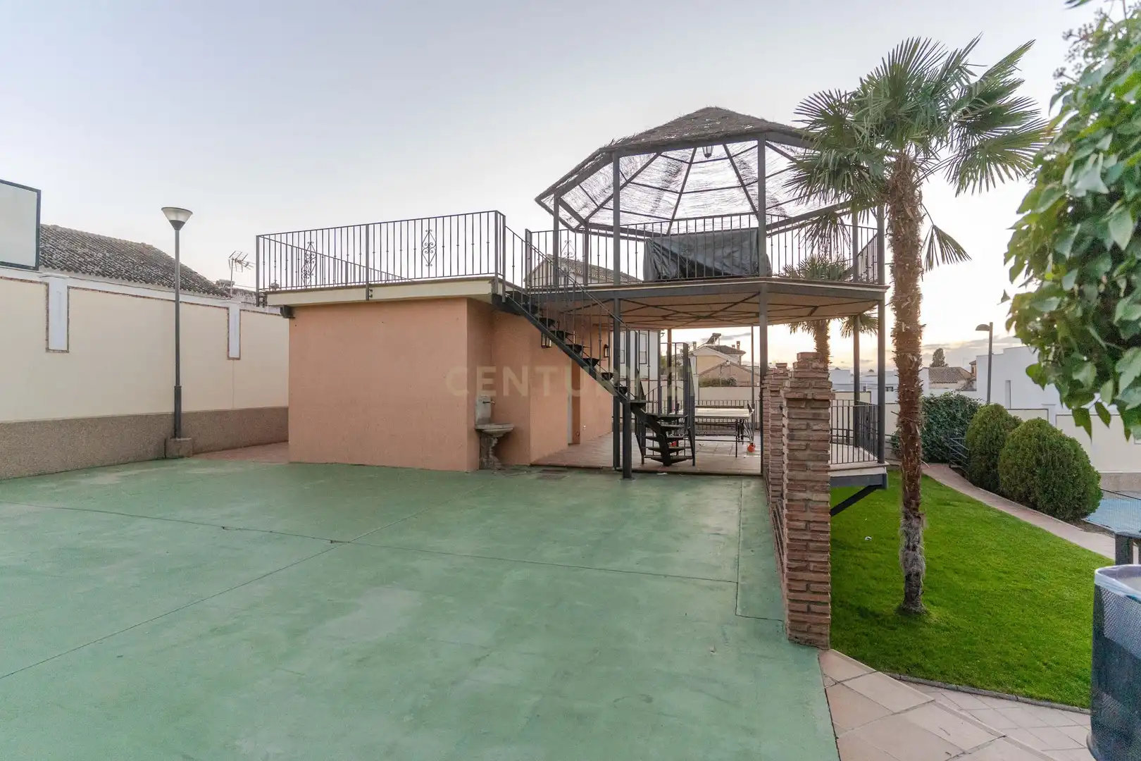 Terrassa de Casa adosada en venda en La Zubia amb Aire condicionat, Jardí privat i Traster