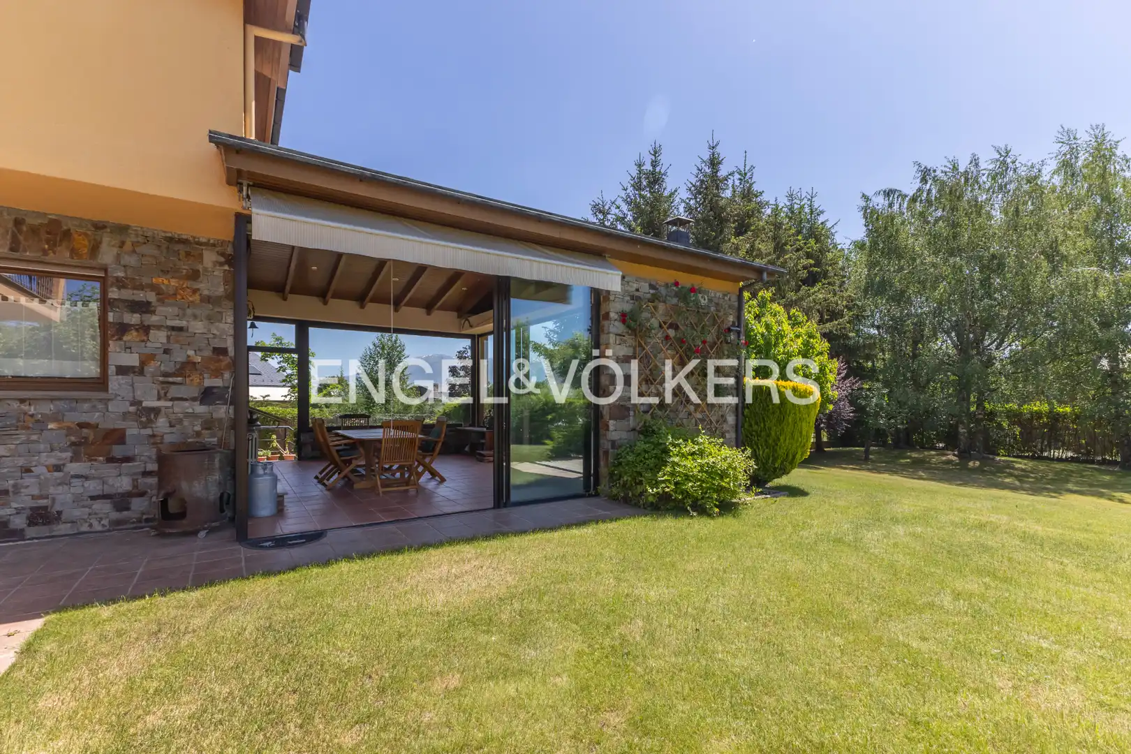 Terrassa de Casa o xalet en venda en Puigcerdà amb Calefacció, Jardí privat i Parquet