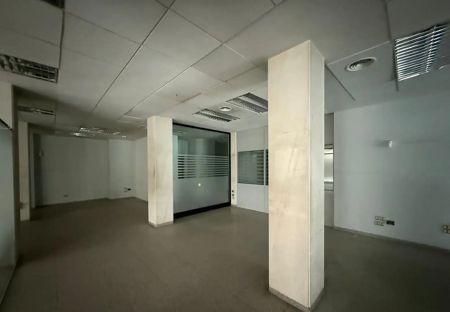 Business premises for sale in Casc Urbà, imagen 2