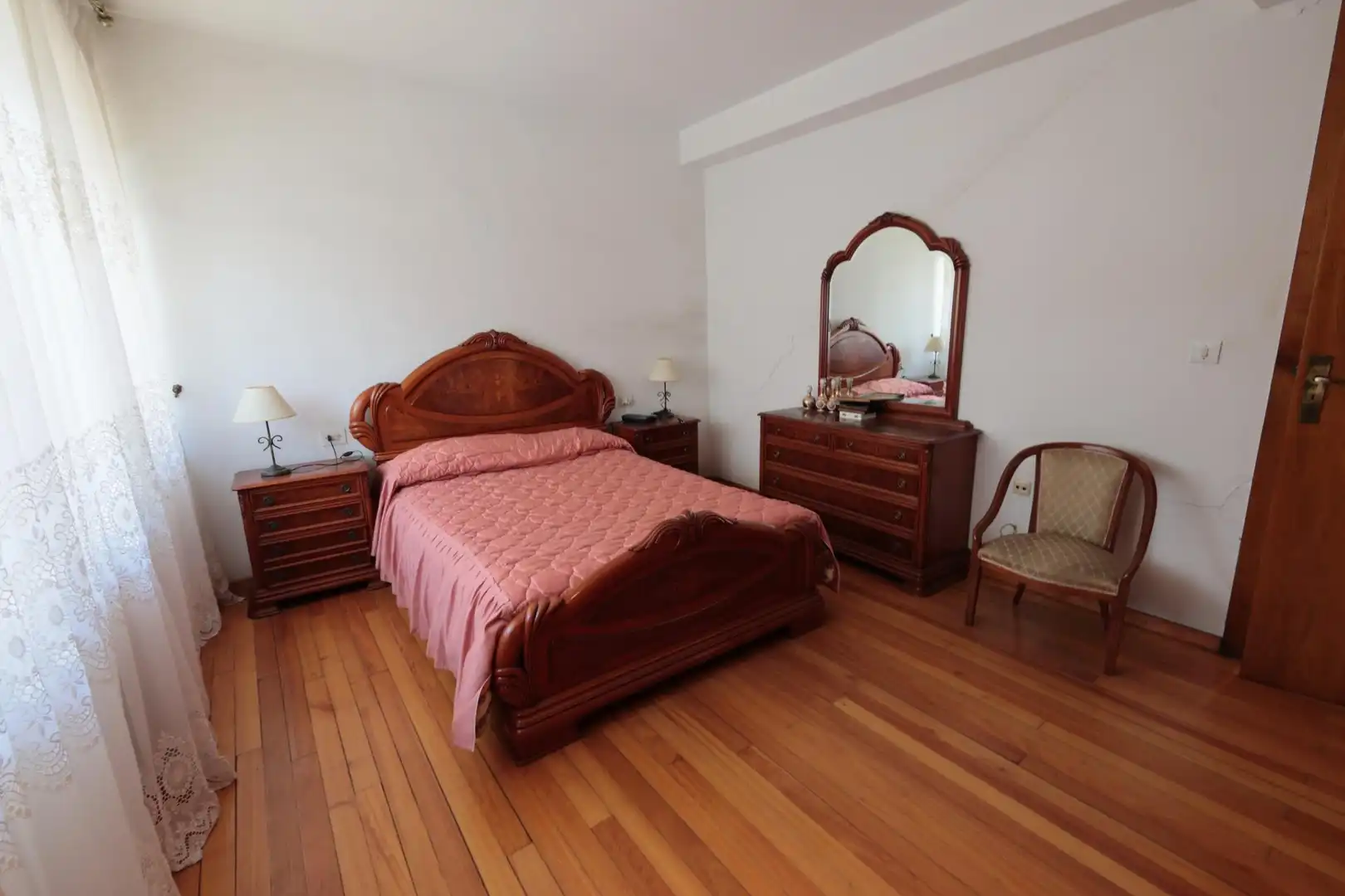 Habitación de Casa adosada en venta en O Barco de Valdeorras   con Calefacción, Piscina y Balcón