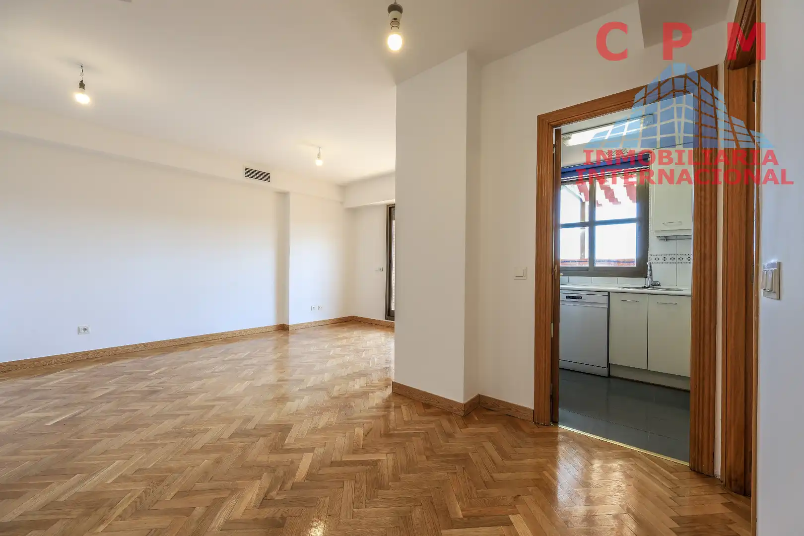 Sala d'estar de Àtic de lloguer en Madrid amb Aire condicionat, Calefacció i Parquet