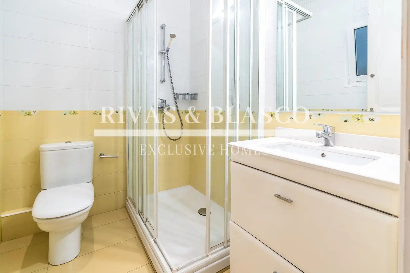 Bathroom of Apartments for sale in Donostia - San Sebastián   with Heating