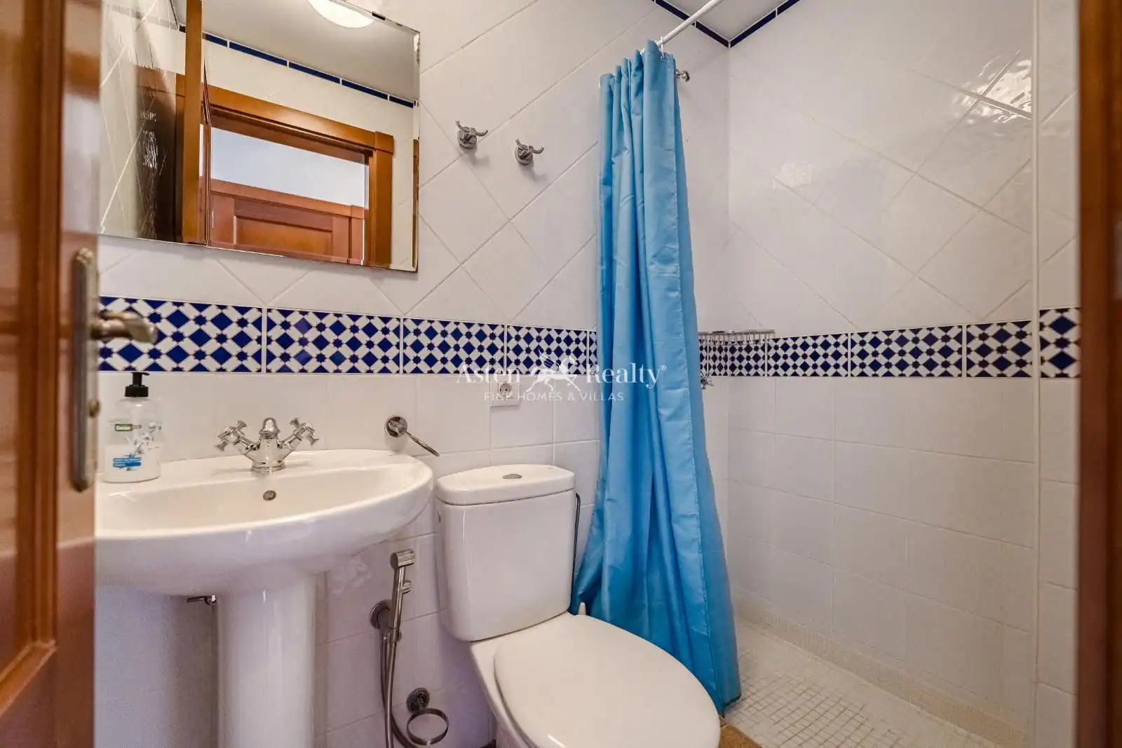 Bathroom of Houses for sale in Adeje  with Air Conditioner, Terrace and Swimming Pool