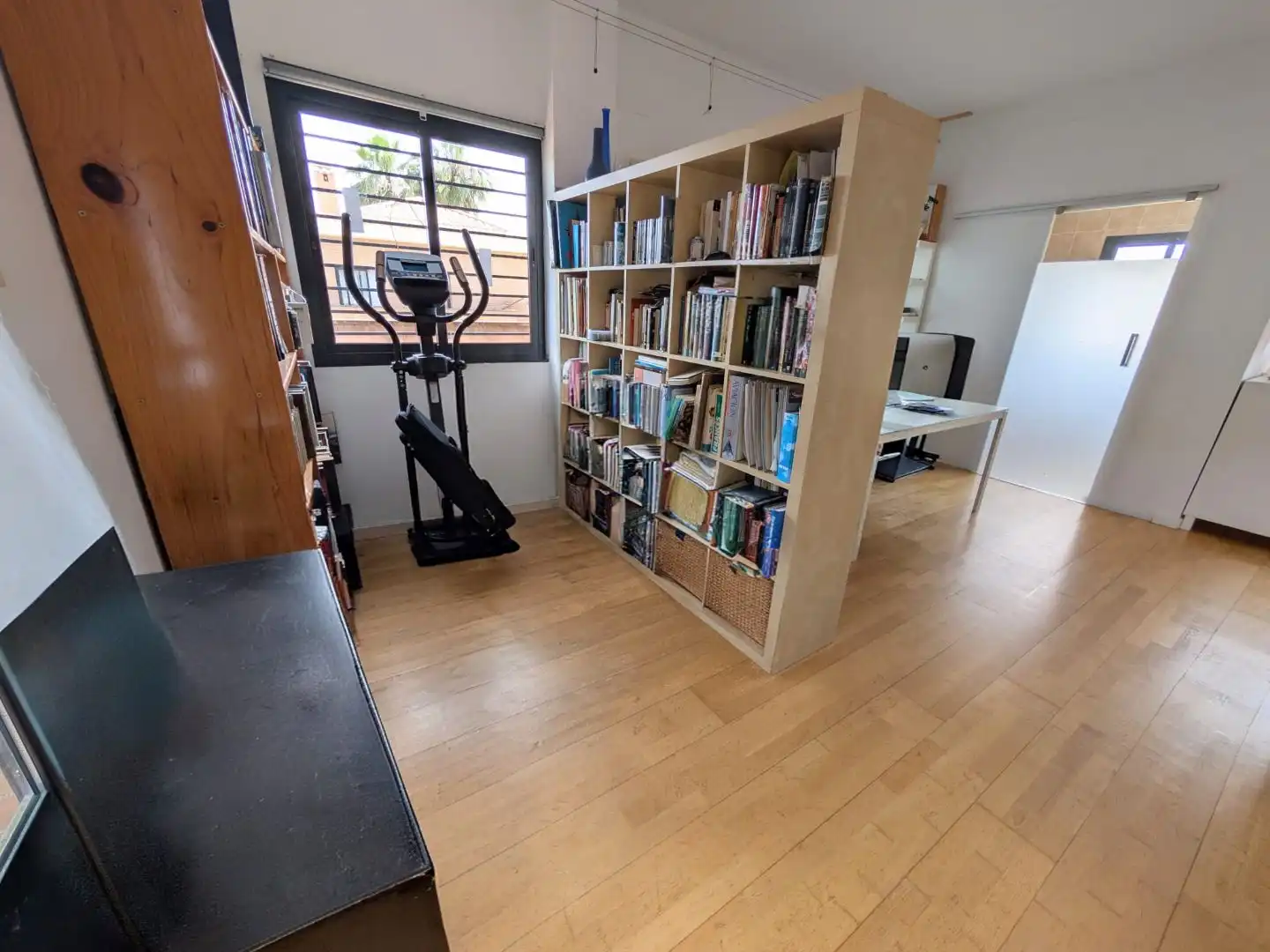Sala d'estar de Casa o xalet en venda en Espartinas amb Aire condicionat, Terrassa i Piscina