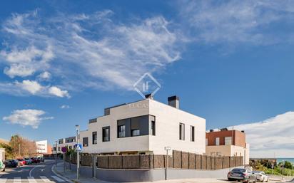 Exterior view of House or chalet for sale in Sant Andreu de Llavaneres  with Air Conditioner, Heating and Private garden