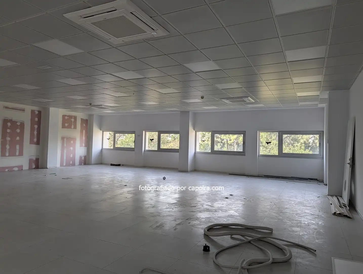 Büro zur Miete in Barcelona mit Klimaanlage, Heizung und Abstellraum