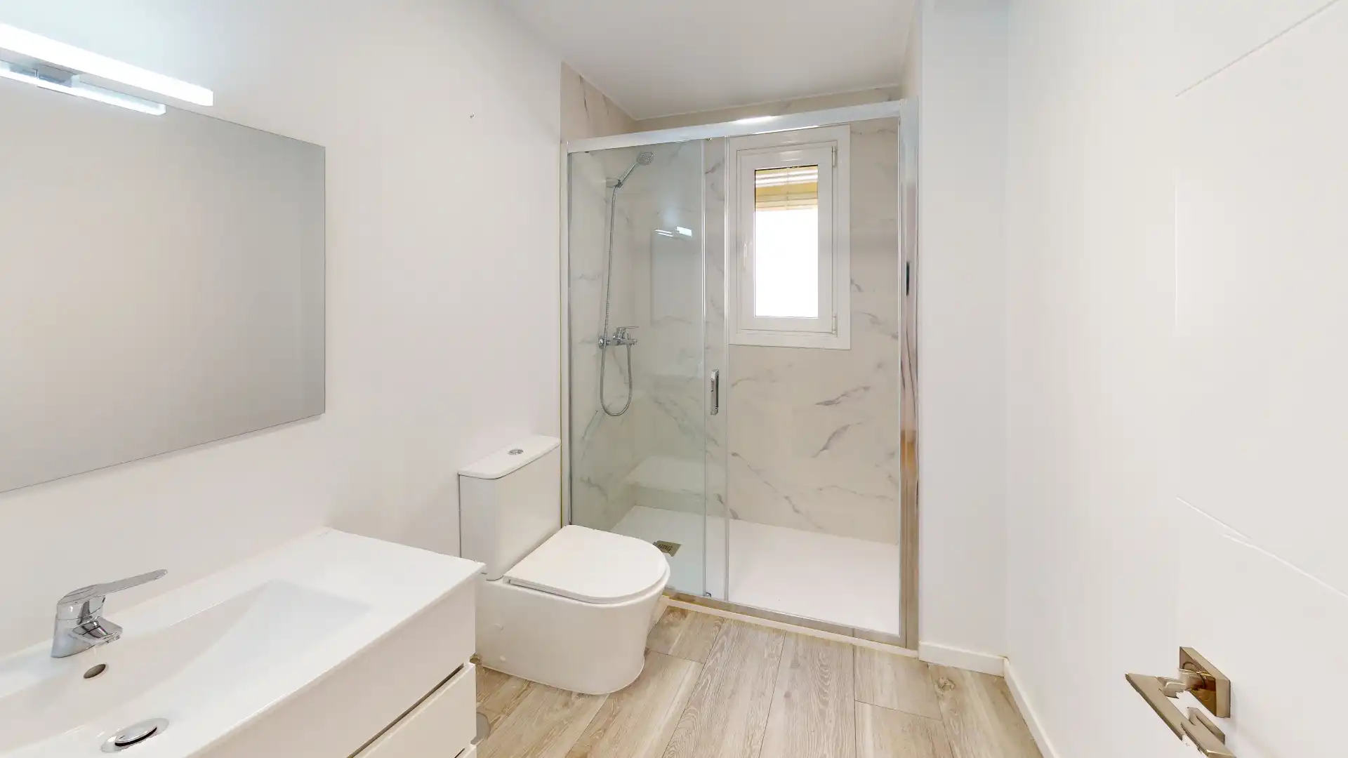 Baño de Piso en venta en Almería con Aire acondicionado, Calefacción y Terraza