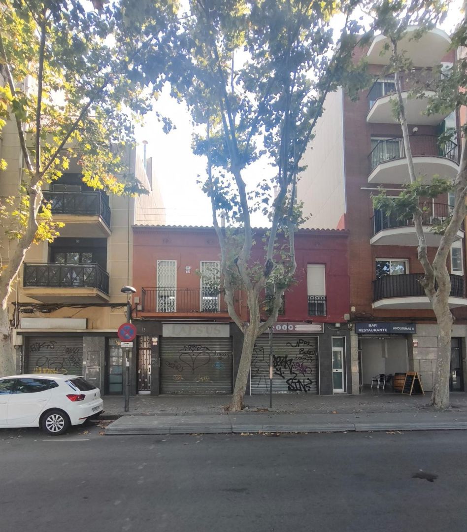 Exterior view of Single-family semi-detached for sale in Sant Adrià de Besòs  with Terrace, Storage room and Balcony