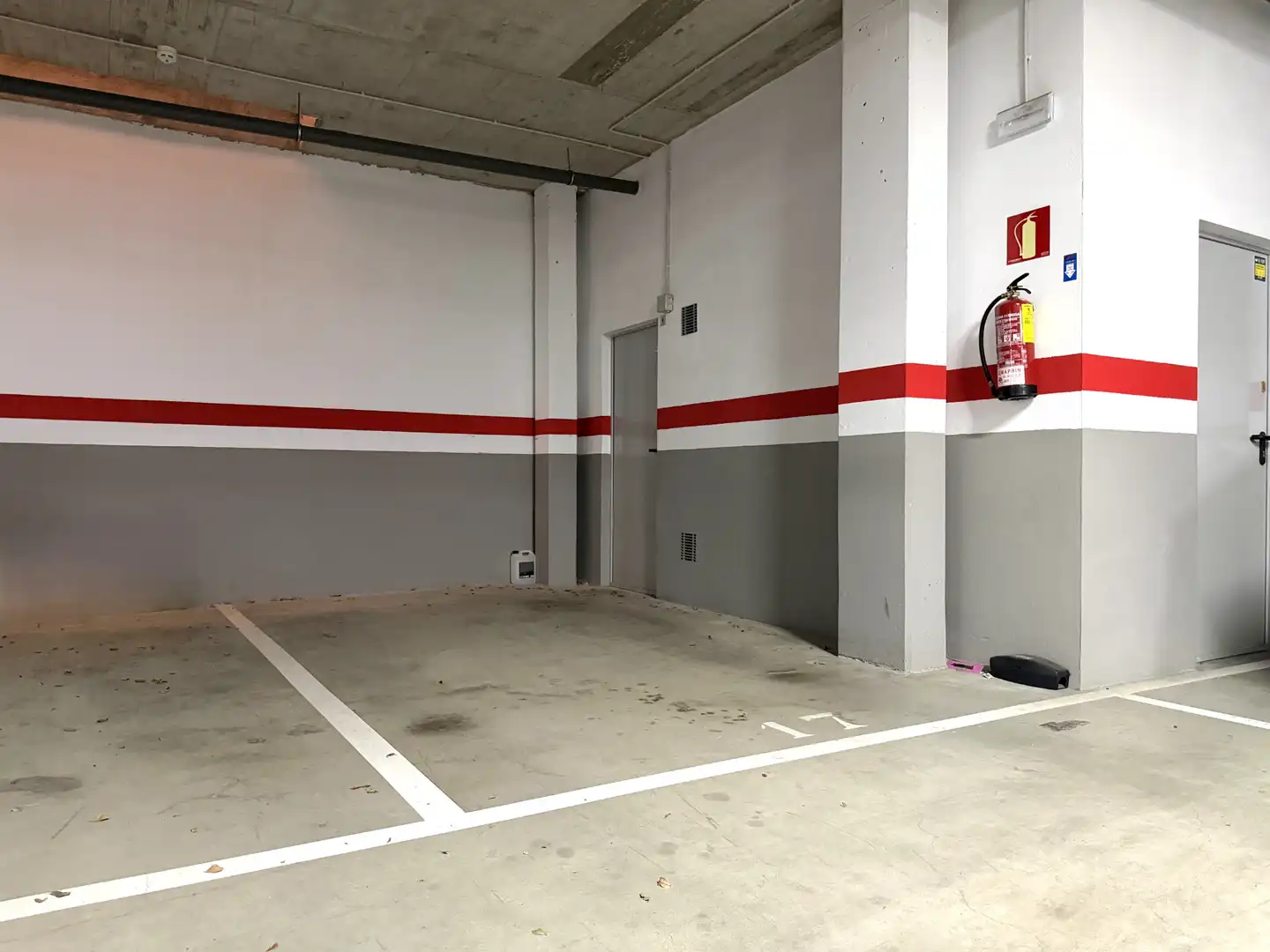 Aparcament de Pis en venda en Barcelona amb Aire condicionat, Calefacció i Jardí privat