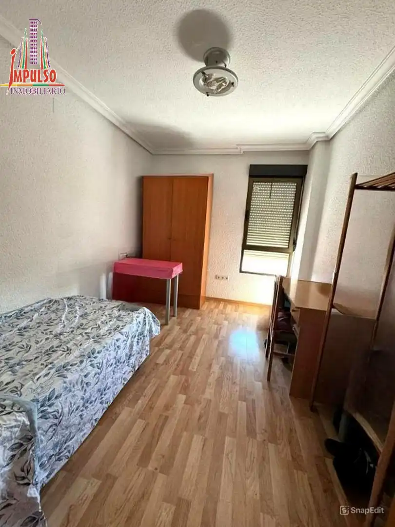 Habitación de Piso en venta en Albacete con Calefacción, Amueblado y Balcón