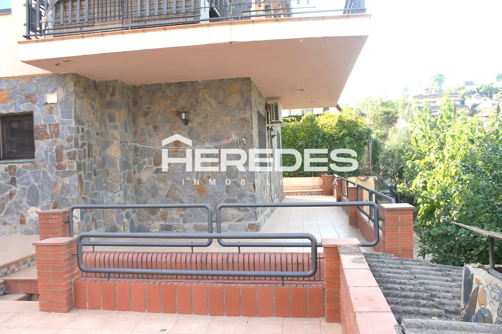 Terrassa de Casa o xalet en venda en Torrelles de Llobregat amb Aire condicionat, Calefacció i Jardí privat
