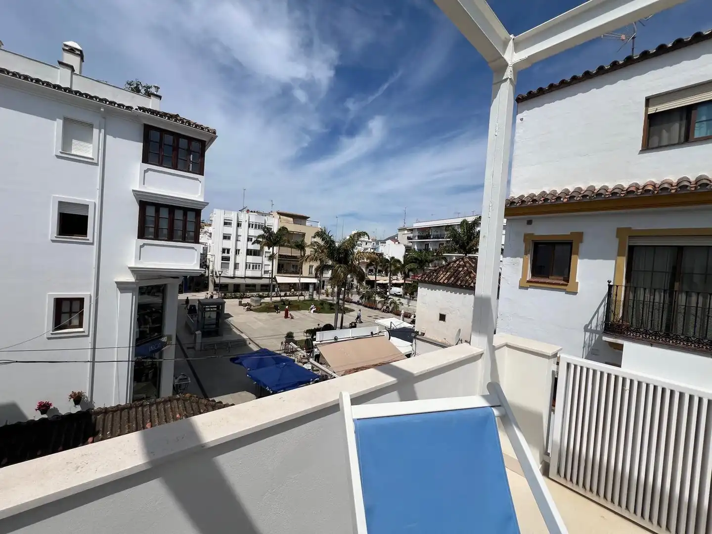 Vista exterior de Casa adosada en venda en Estepona amb Aire condicionat, Calefacció i Terrassa