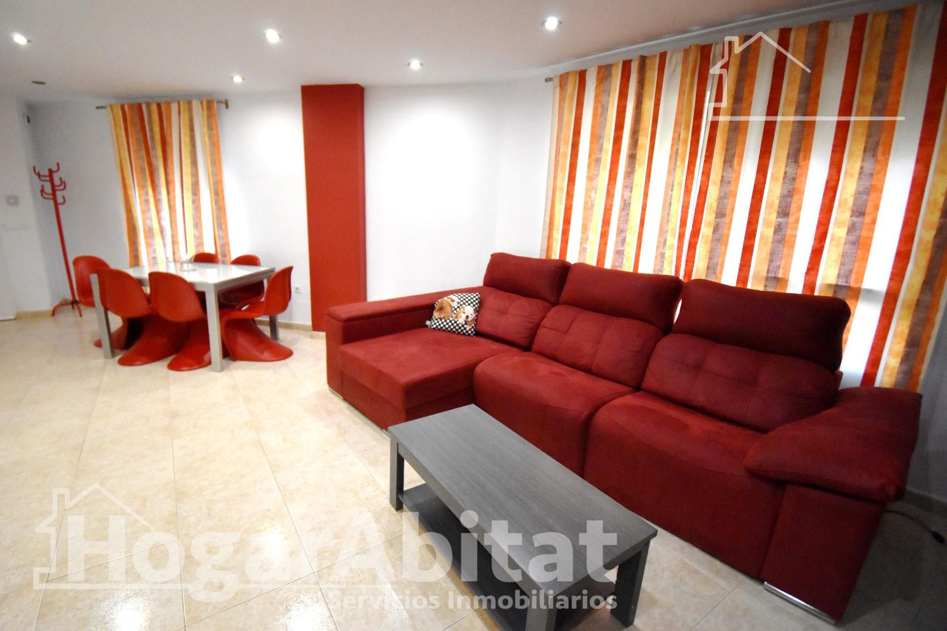 Sala d'estar de Casa adosada en venda en Onda amb Aire condicionat, Terrassa i Traster