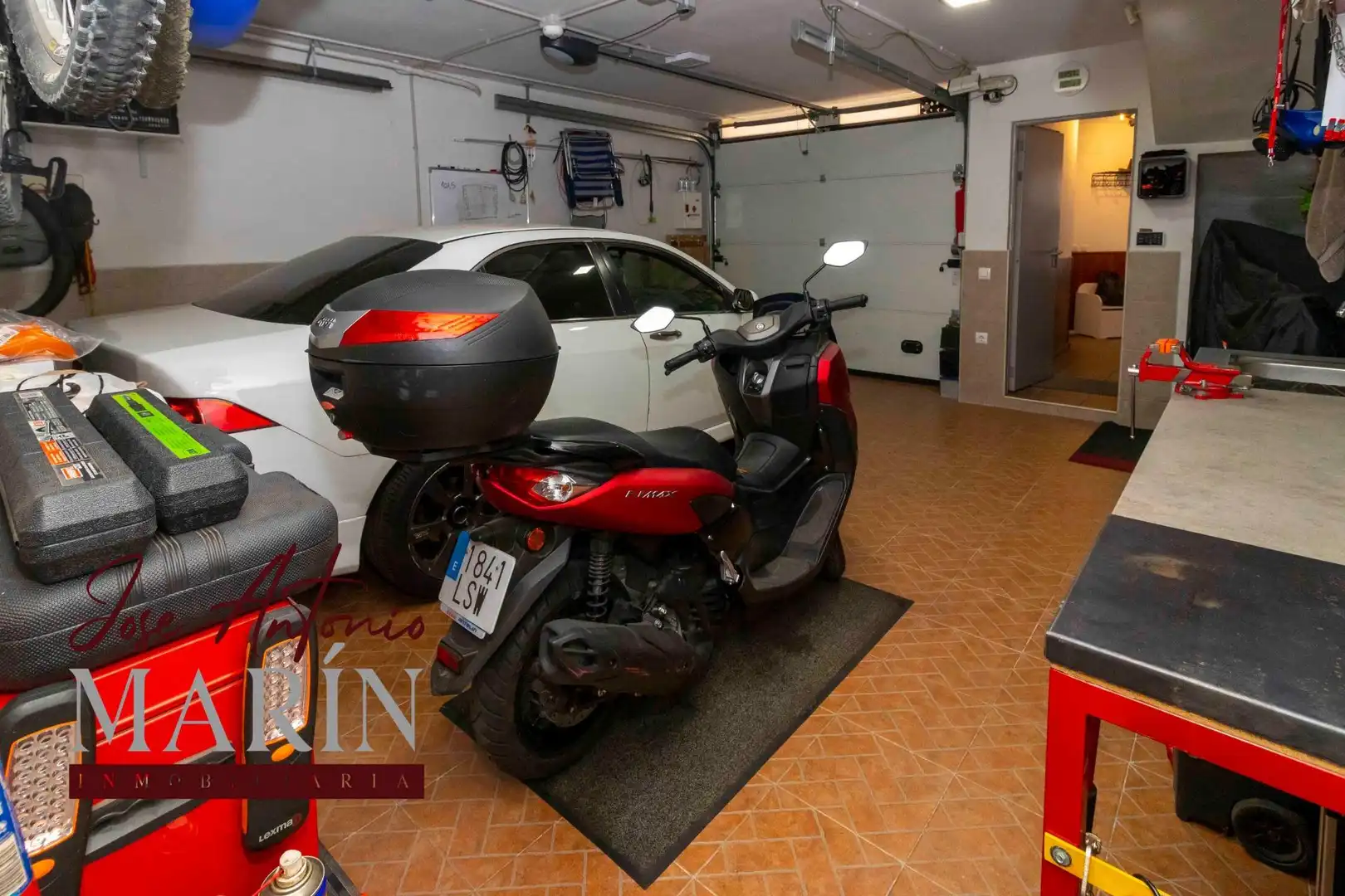 Parking de Casa adosada en venta en Badajoz con Aire acondicionado, Calefacción y Trastero