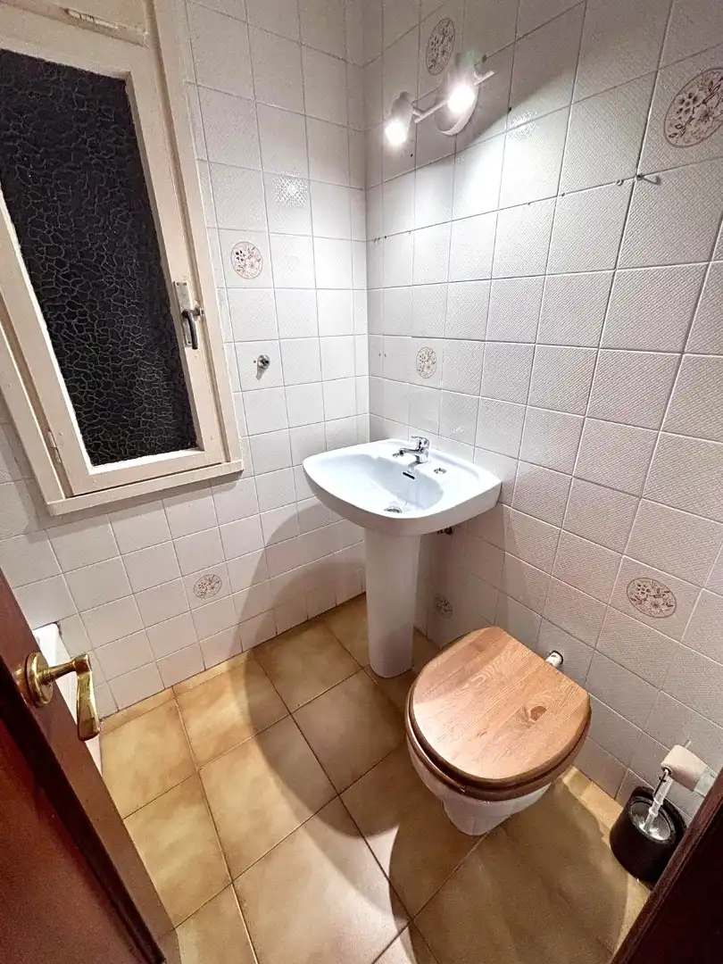 Bany de Pis en venda en Gijón  amb Calefacció, Parquet i Terrassa