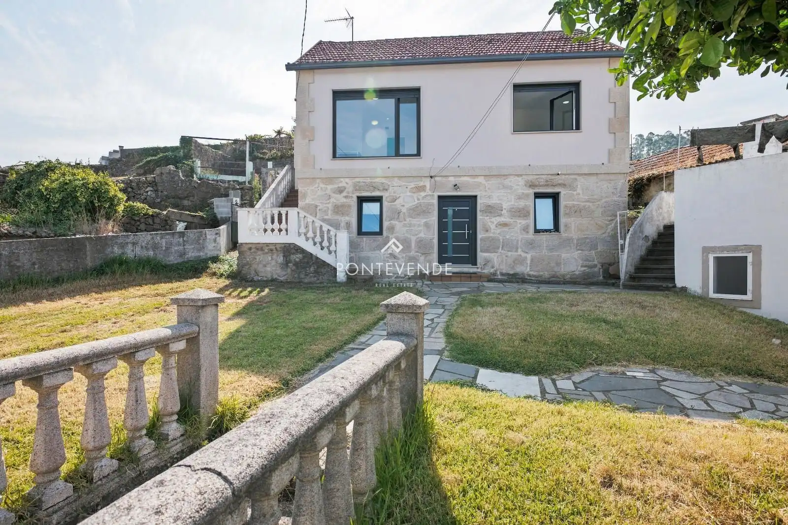 Vista exterior de Casa o xalet en venda en Marín amb Forn