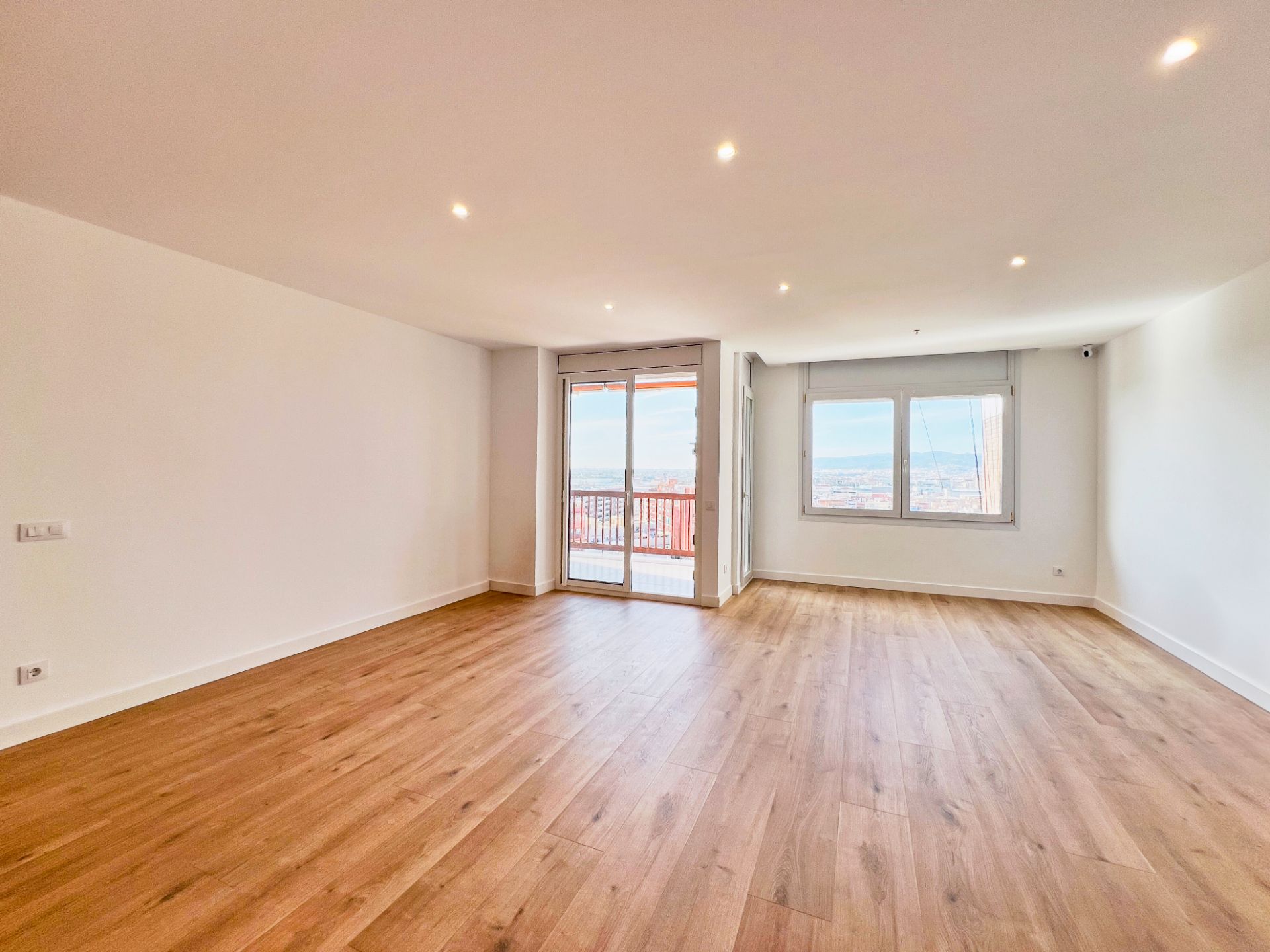 Living room of Attic for sale in L'Hospitalet de Llobregat  with Air Conditioner, Heating and Parquet flooring