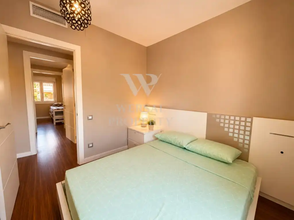 Schlafzimmer von Wohnungen zum Verkauf in Salou mit Klimaanlage, Privatgarten und Möbliert