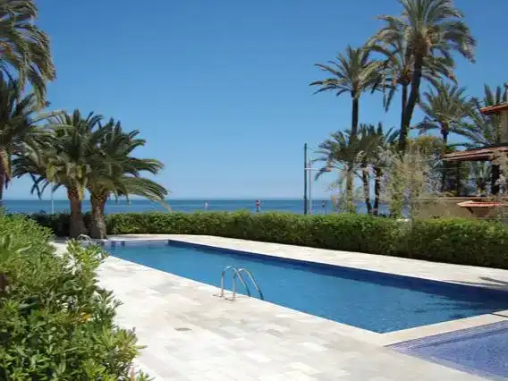 Schwimmbecken von Wohnung zur Miete in Dénia mit Klimaanlage und Schwimmbad