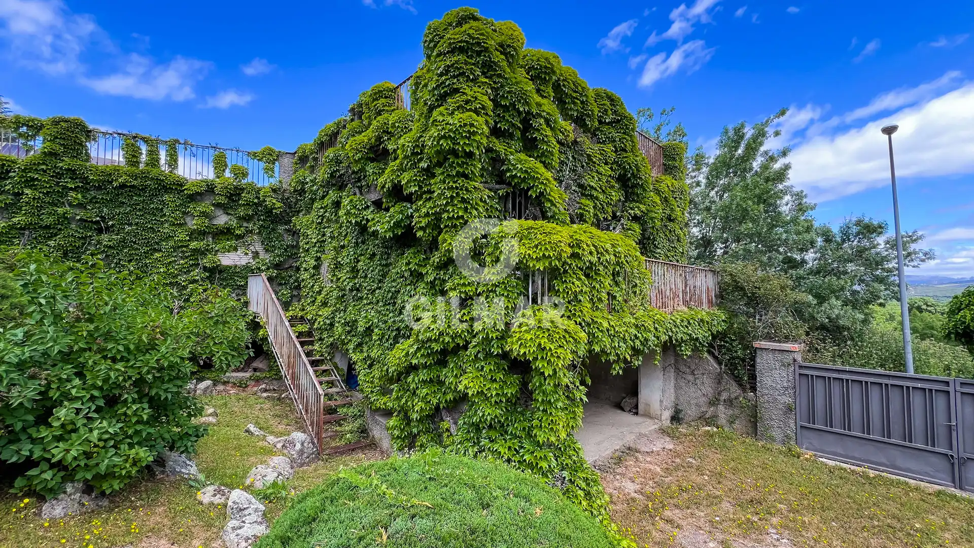 Vista exterior de Casa o xalet en venda en Guadarrama amb Calefacció, Jardí privat i Piscina