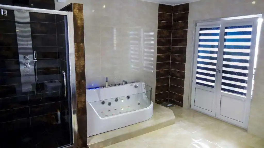 Baño de Casa o chalet en venta en L'Alfàs del Pi con Aire acondicionado, Calefacción y Jardín privado