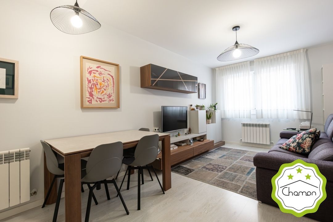 Sala d'estar de Pis en venda en Bilbao  amb Calefacció i Traster