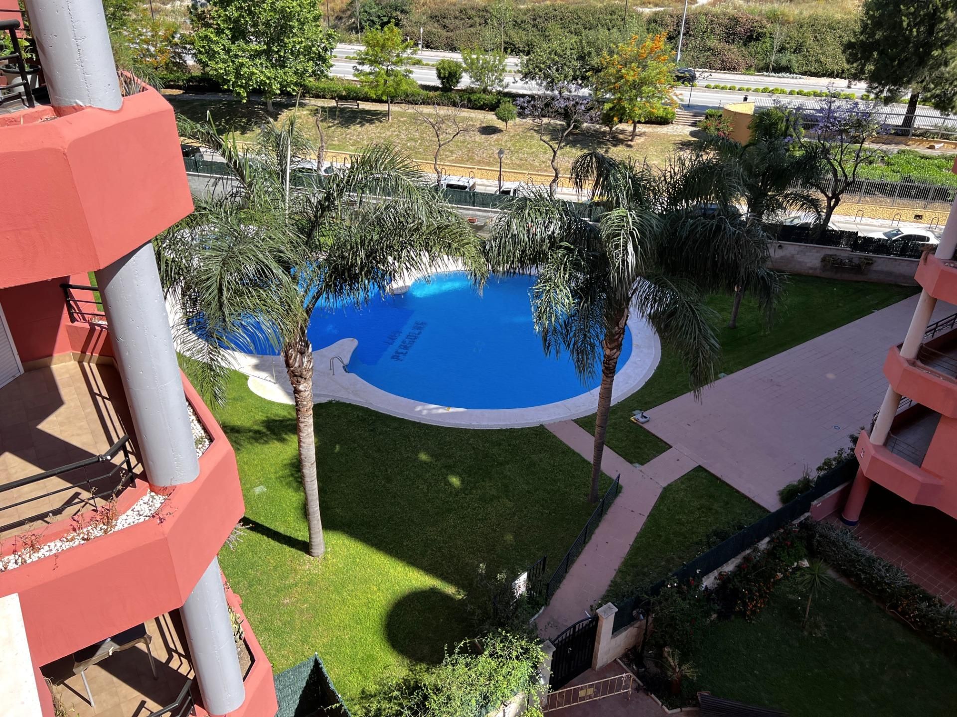 Piscina de Apartament de lloguer en Fuengirola amb Jardí privat, Parquet i Terrassa