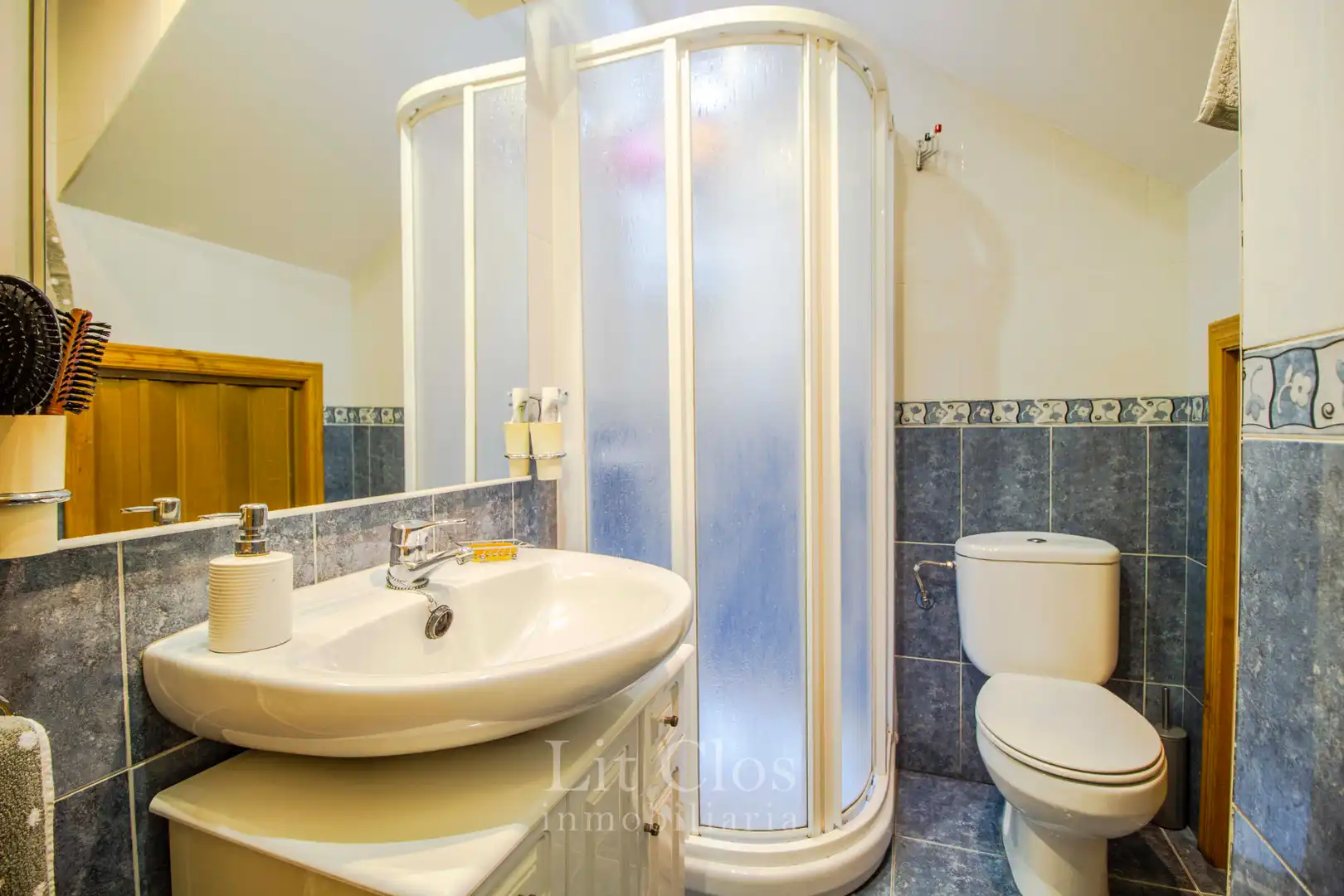 Badezimmer von Maisonette zum Verkauf in O Barco de Valdeorras   mit Heizung, Parkett und Terrasse