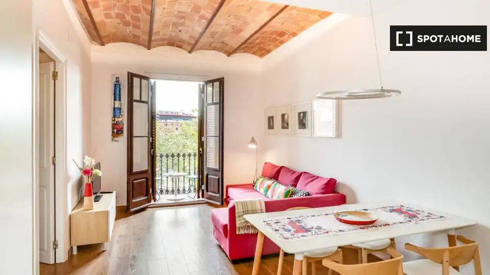 Piso con terraza en alquiler en Eixample