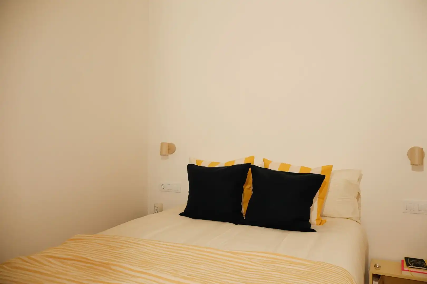 Dormitori de Apartament en venda en Madrid amb Aire condicionat, Calefacció i Moblat