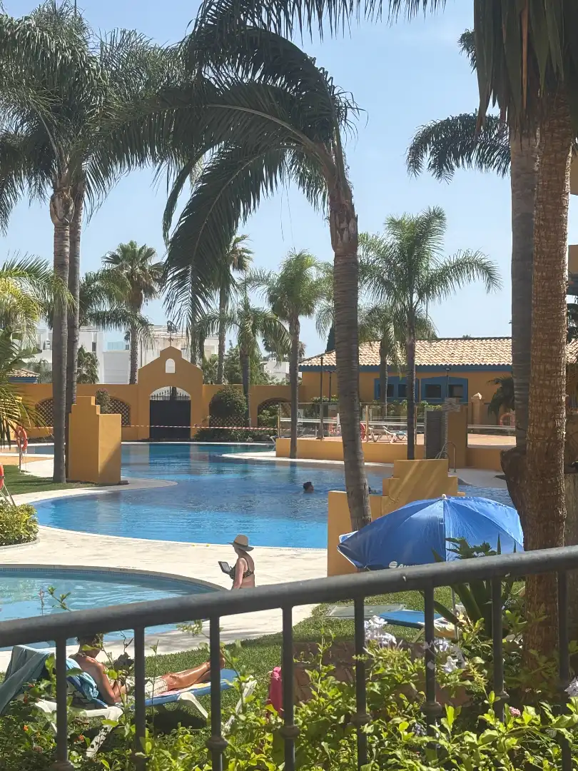 Piscina de Piso en venta en Marbella con Aire acondicionado, Terraza y Amueblado