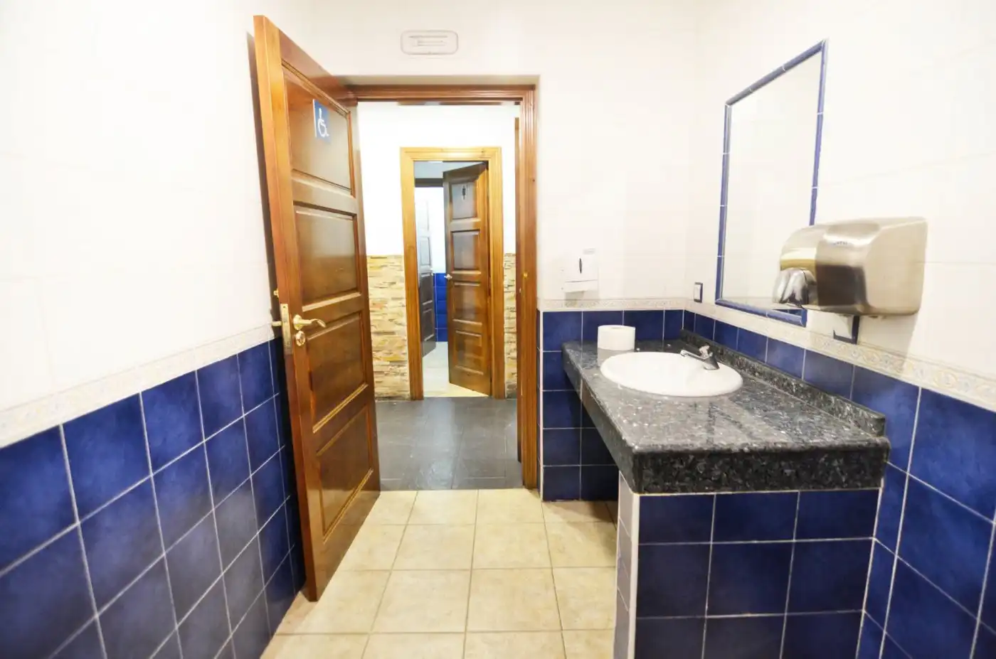 Bathroom of Commercial properties for sale in Aldeadávila de la Ribera