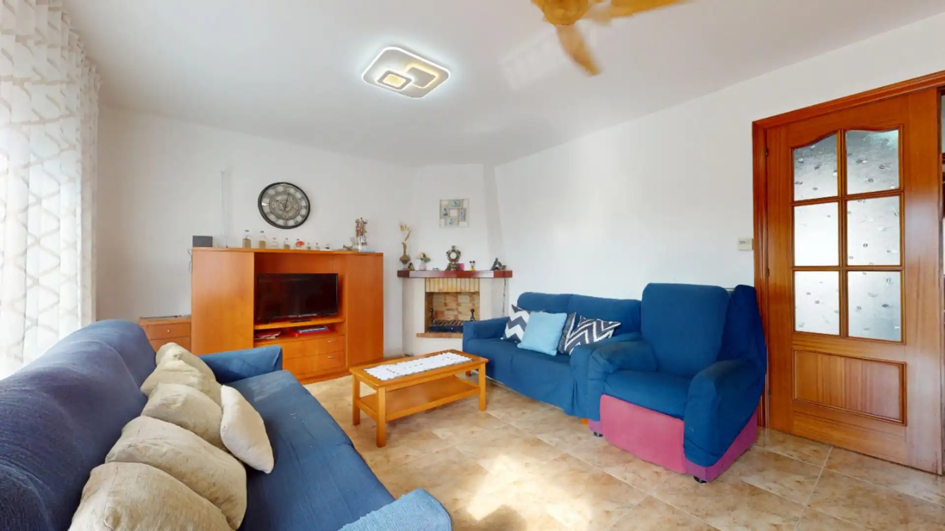 Sala de estar de Casa adosada en venta en Vilanova i la Geltrú con Calefacción y Terraza