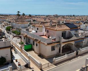 Vista exterior de Casa o xalet en venda en Orihuela amb Aire condicionat, Piscina i Moblat