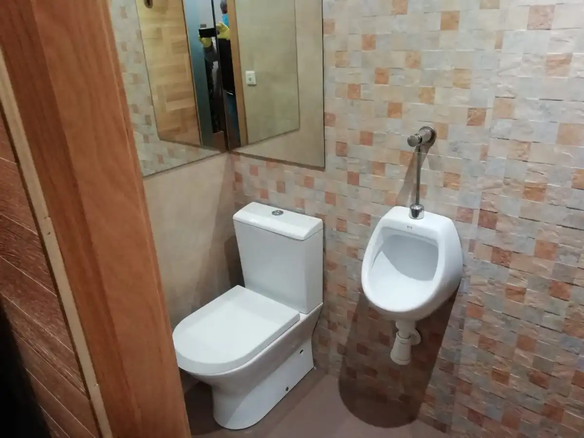 Bany de Local en venda en Malpica de Bergantiños amb Aire condicionat i Moblat