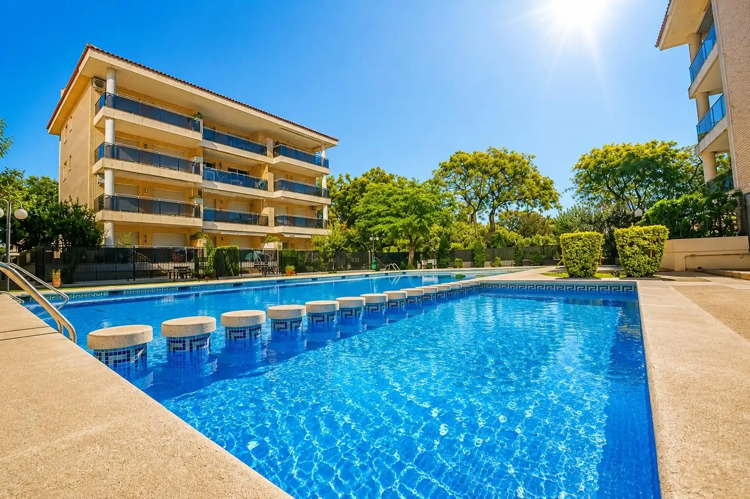 Piscina de Piso en venta en Cambrils con Jardín privado, Terraza y Balcón