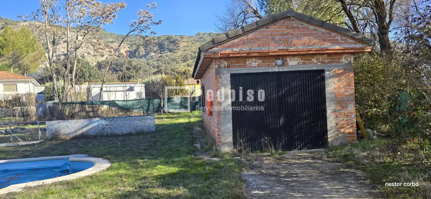 Außenansicht von Haus oder Chalet zum Verkauf in Hontoba mit Heizung, Abstellraum und Alarm