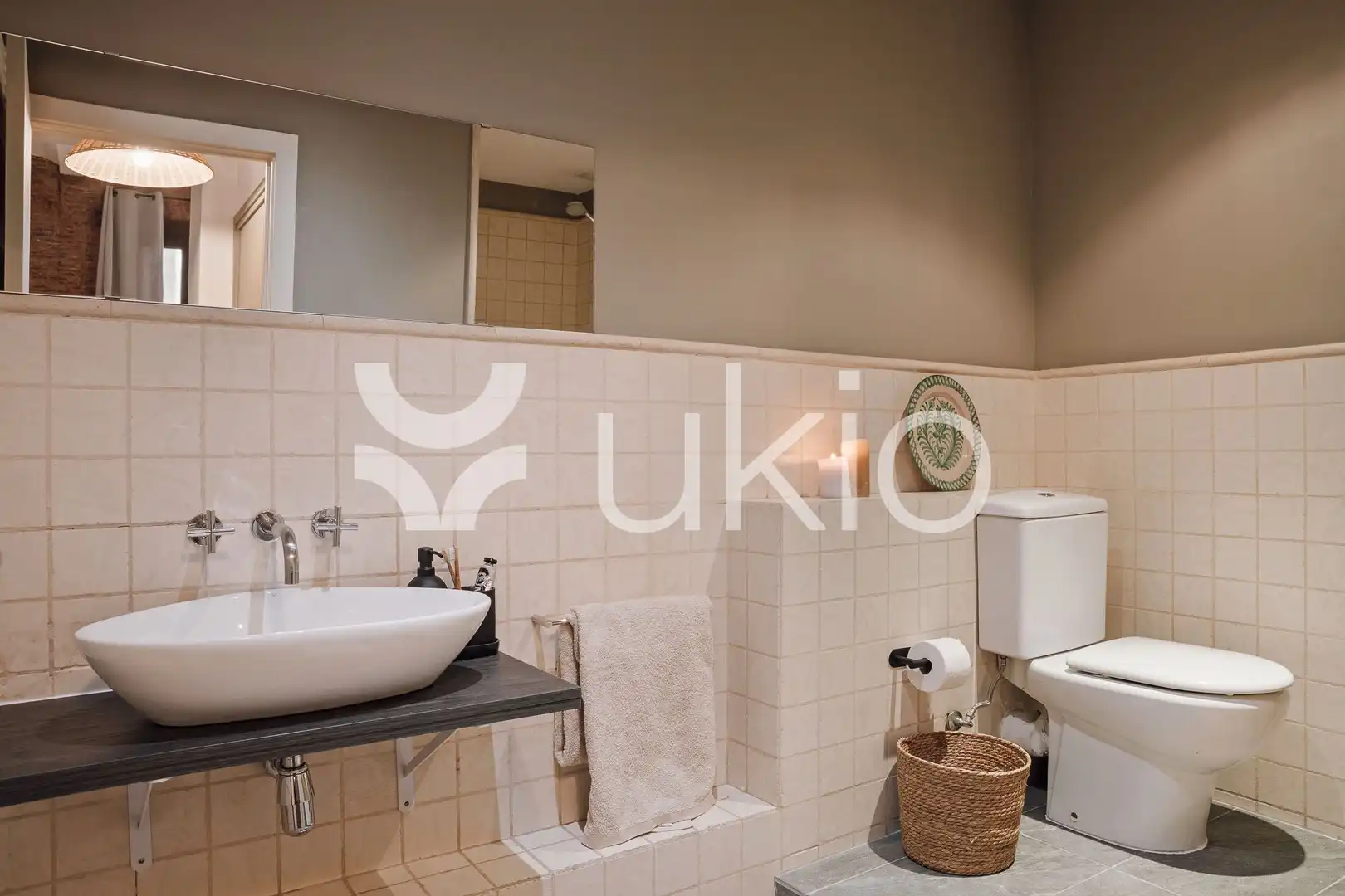 Baño de Apartamento de alquiler en Barcelona con Aire acondicionado, Calefacción y Amueblado