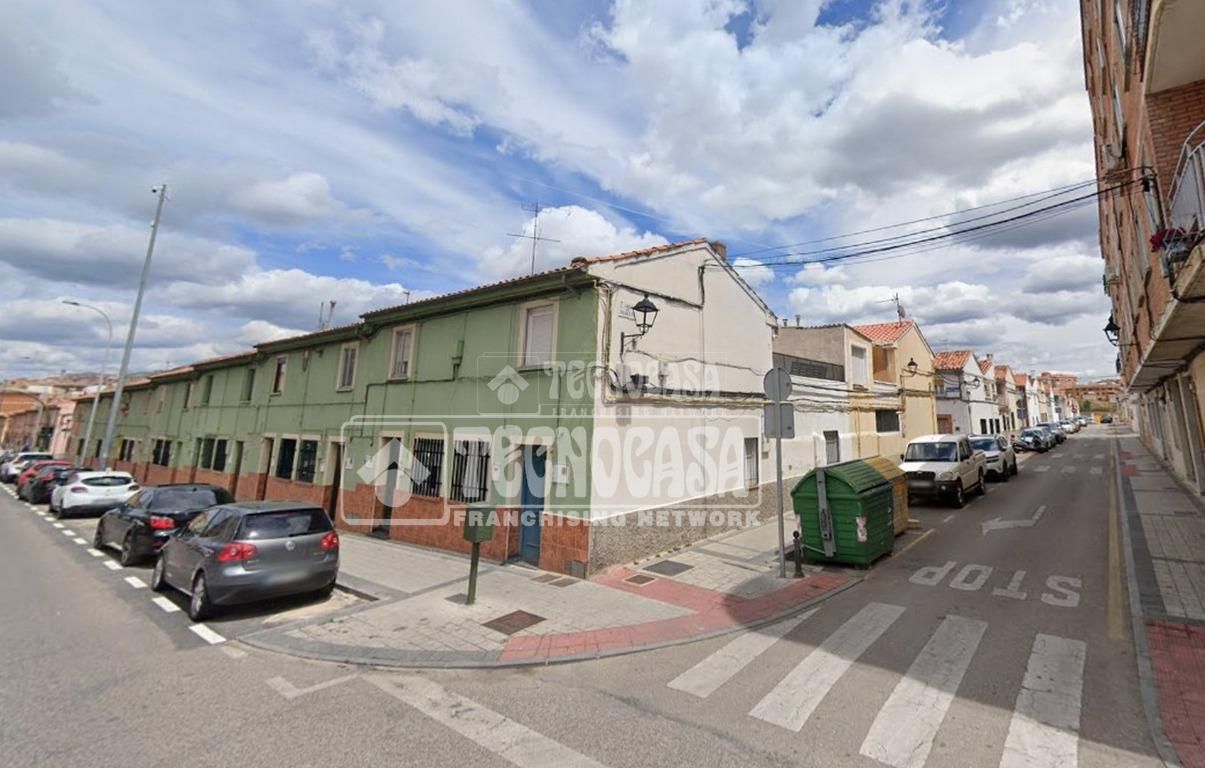 Vista exterior de Casa adosada en venta en Cuenca Capital