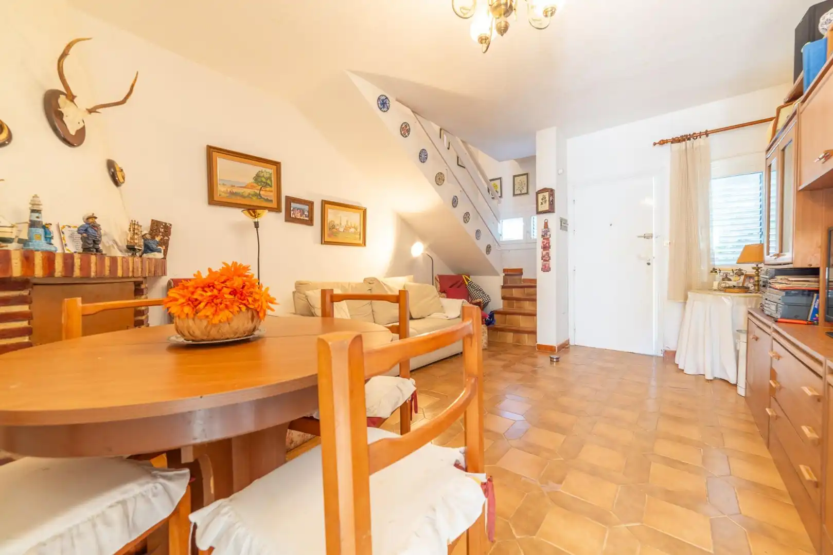 Sala d'estar de Casa adosada en venda en San Javier amb Aire condicionat, Jardí privat i Moblat