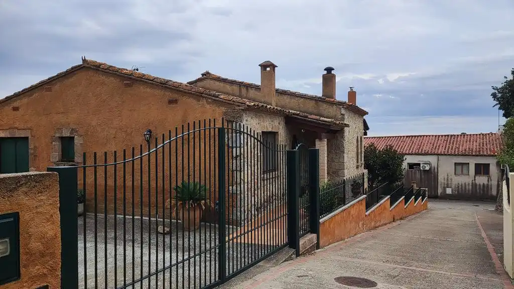 Vista exterior de Casa o xalet en venda en Masarac i Vilarnadal amb Aire condicionat, Calefacció i Jardí privat