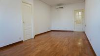 Sala d'estar de Pis de lloguer en  Madrid Capital amb Aire condicionat