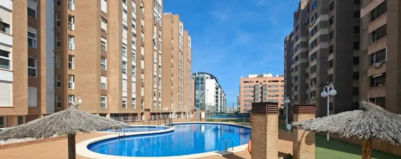 Piscina de Piso de alquiler en Valencia con Aire acondicionado, Calefacción y Trastero