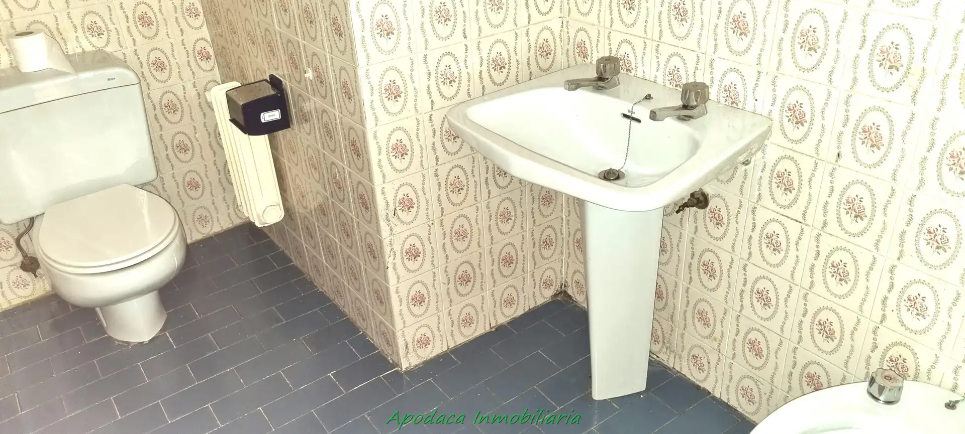 Bathroom of Flat for rent in Bilbao   with Heating, Terrace and Furnished